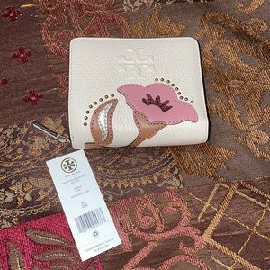🌸TORY BURCH🌸THEA APPLIQUE BI FOLD WALLET 86009